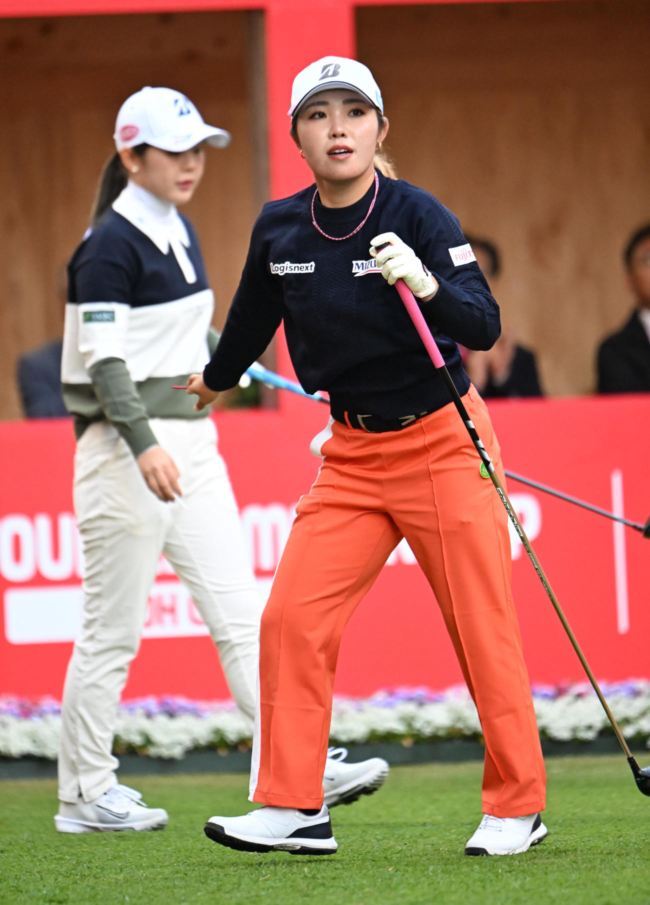 1番、ティーショットを打つ古江彩佳（撮影・和賀正仁）