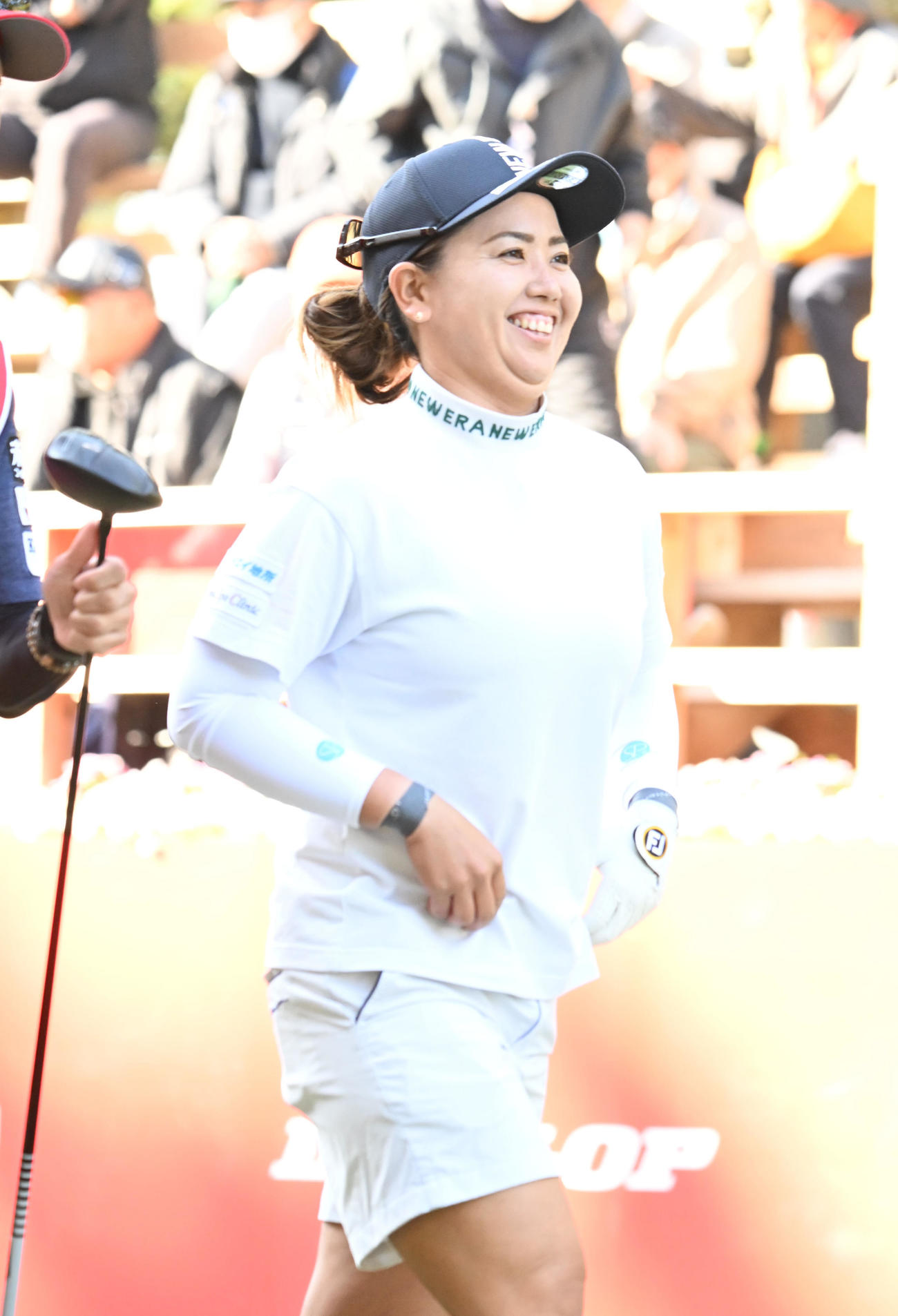 1番、笑顔でスタートする山城奈々（撮影・和賀正仁）