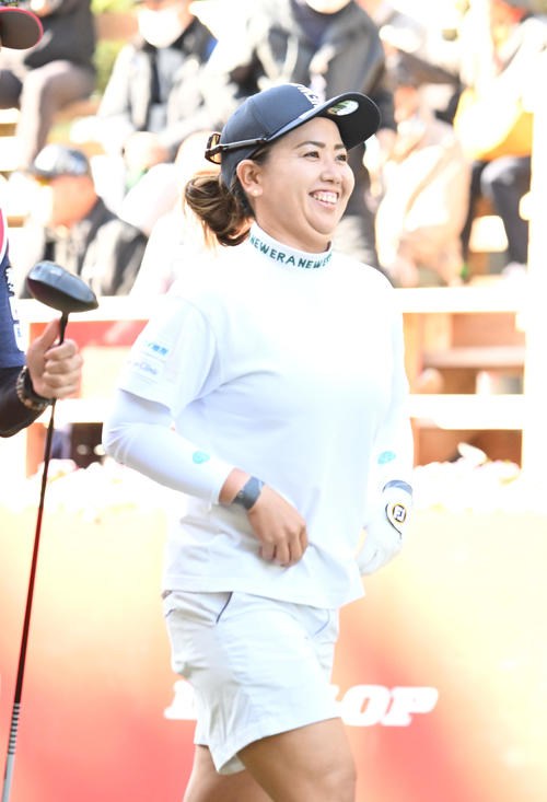 1番、笑顔でスタートする山城奈々（撮影・和賀正仁）