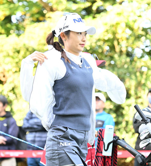 1番、笑顔でスタートする安田祐香（撮影・和賀正仁）