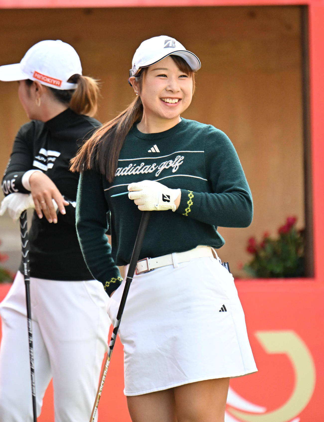 1番、笑顔でスタートする荒木優奈（撮影・和賀正仁）