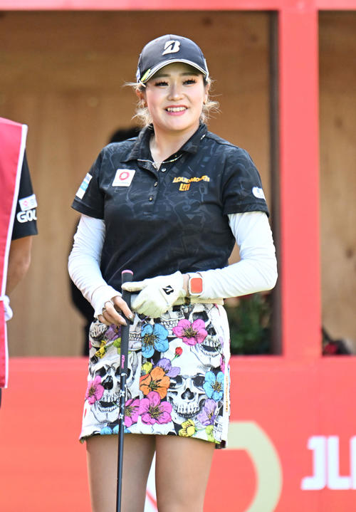 1番、笑顔でスタートする桑木志帆（撮影・和賀正仁）
