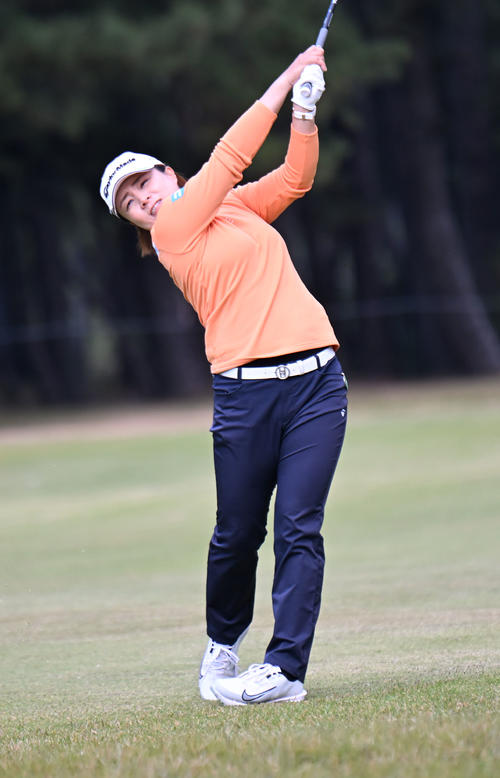 15番、第2打を打つ永峰咲希（撮影・和賀正仁）