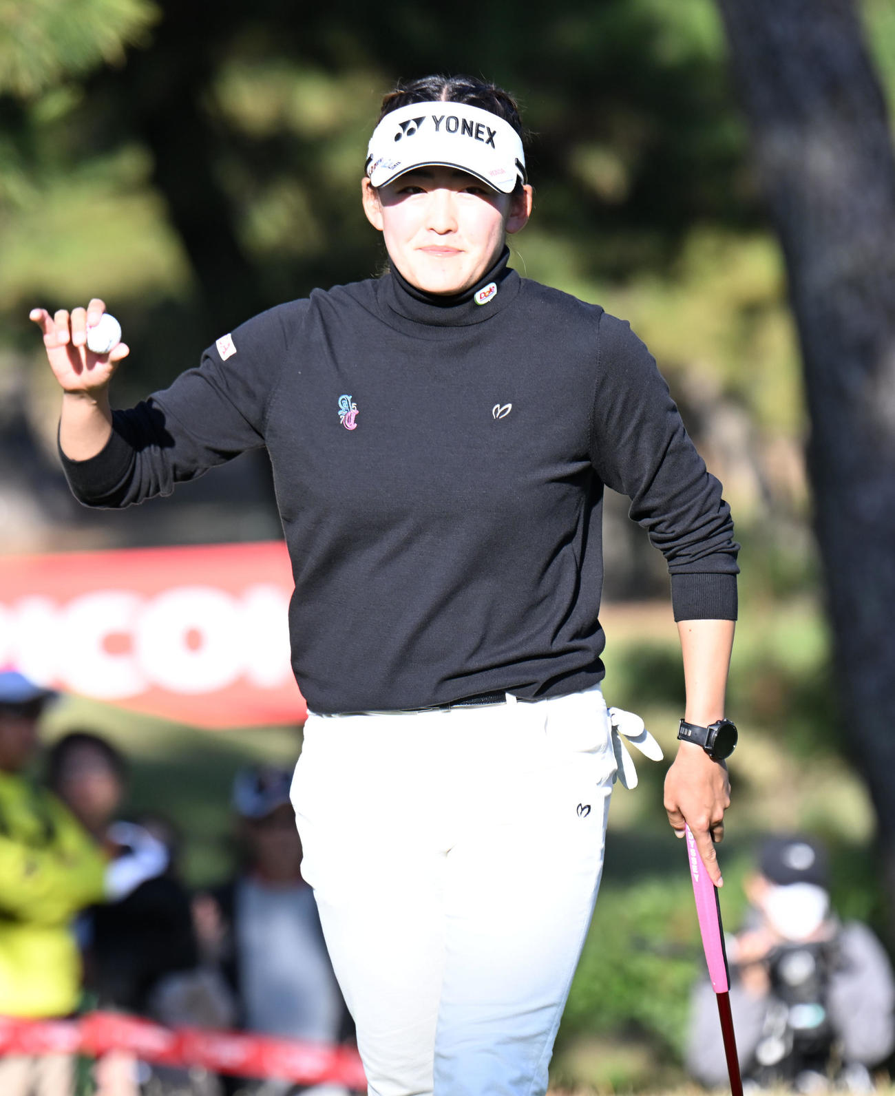 18番、ホールアウトする岩井千怜（撮影・和賀正仁）