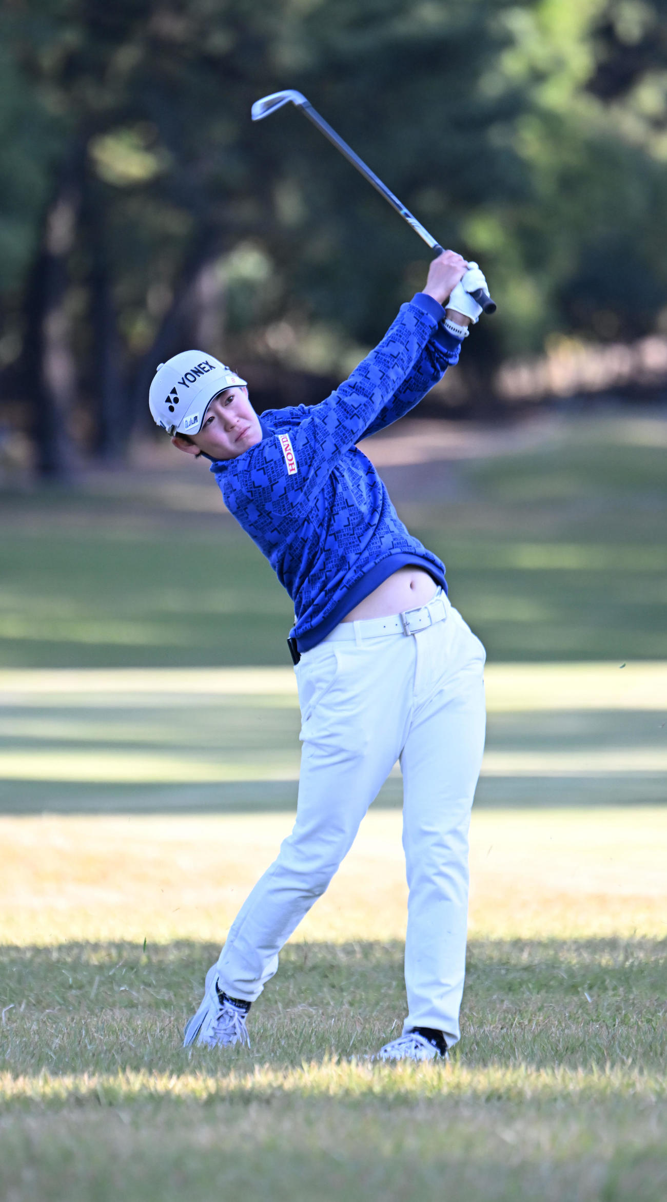 18番、セカンドを打つ岩井明愛（撮影・和賀正仁）