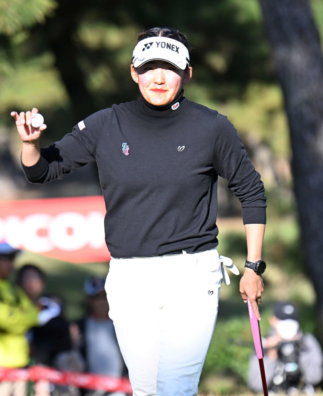 18番、ホールアウトする岩井千怜（撮影・和賀正仁）