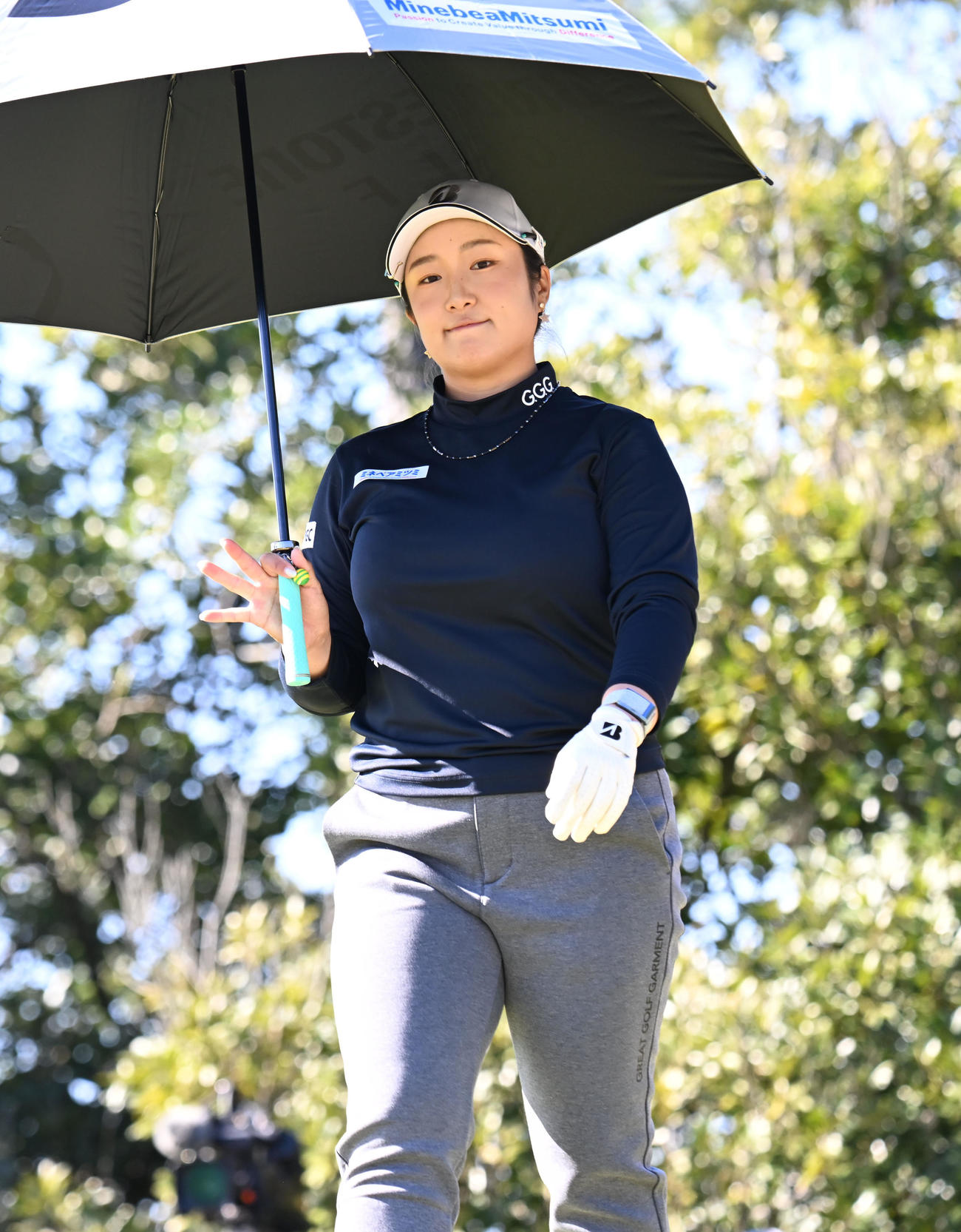 3番、小さく手を振る阿部未悠（撮影・和賀正仁）