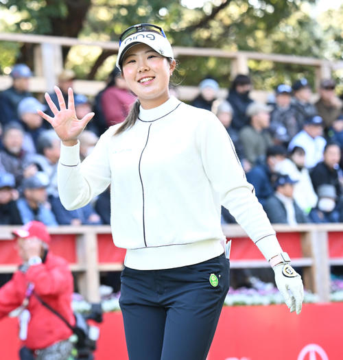 1番、笑顔でスタートする高野愛姫(撮影・和賀正仁)
