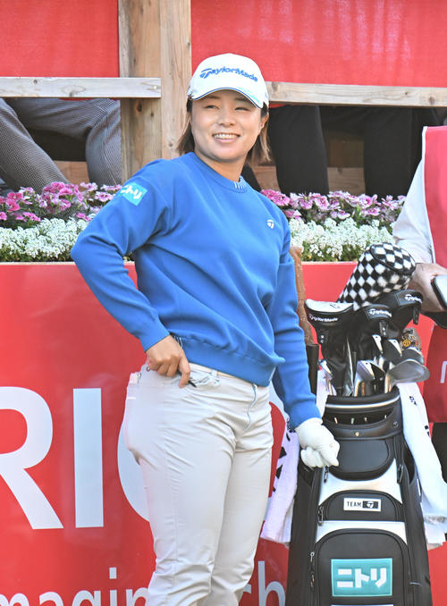 1番、笑顔でスタートする永峰咲希（撮影・和賀正仁）