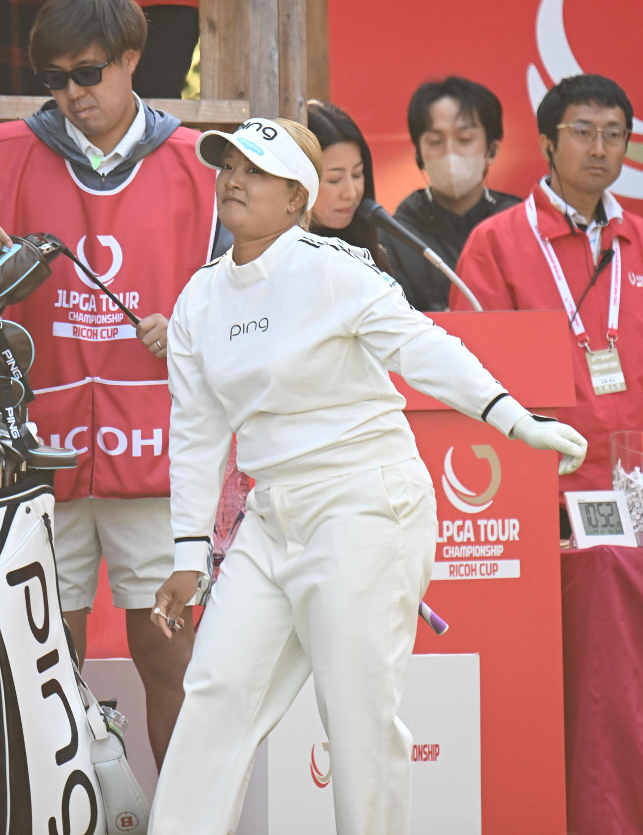 1番、笑顔でスタートする鈴木愛（撮影・和賀正仁）