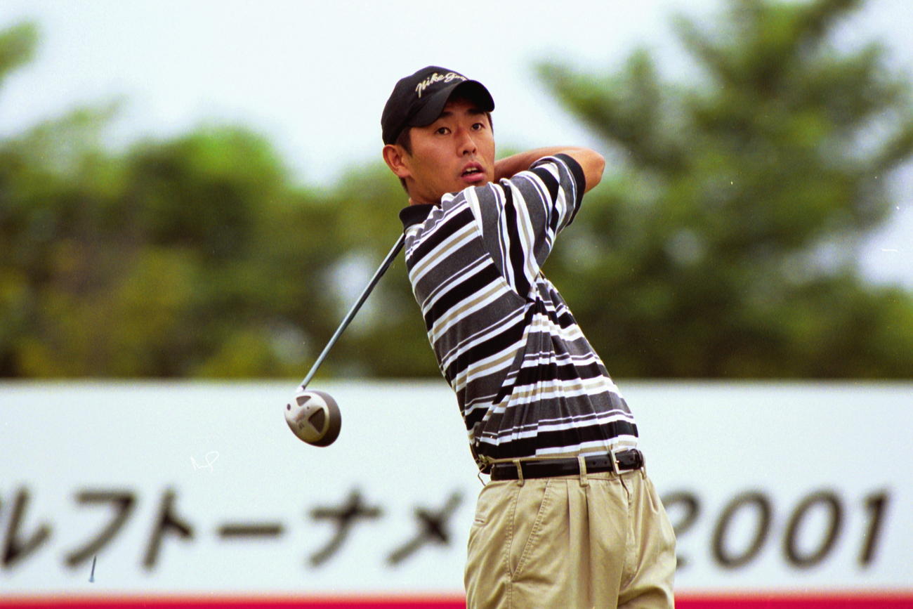 プレー中の石井忍氏（2001年）