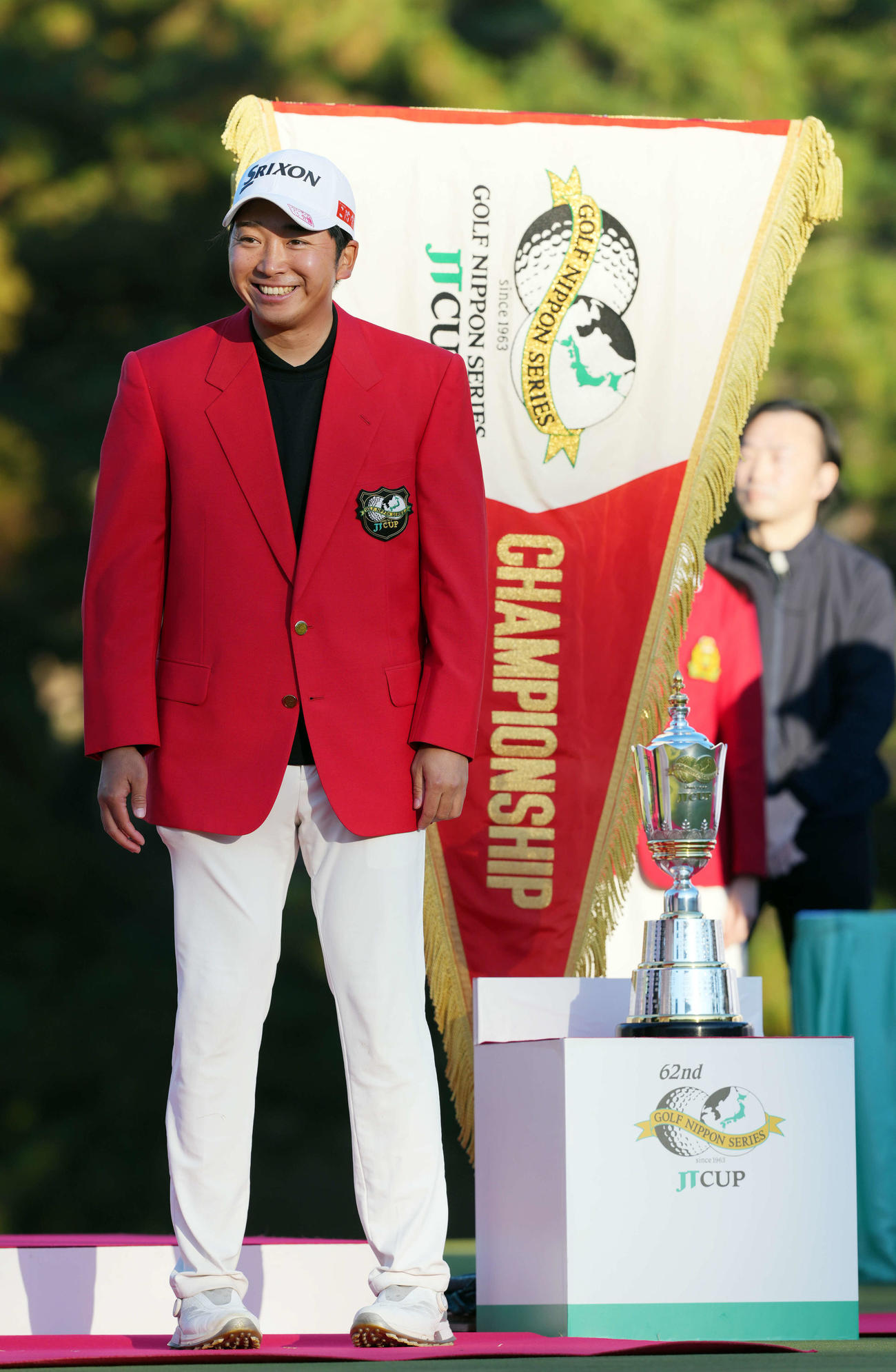 優勝し笑顔を見せる小木曽（撮影・小島史椰）