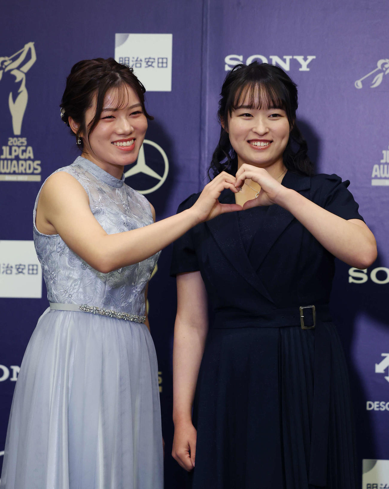 授賞式でドレスアップした藤井(左）とウーチャイエン（撮影・増田悦実）