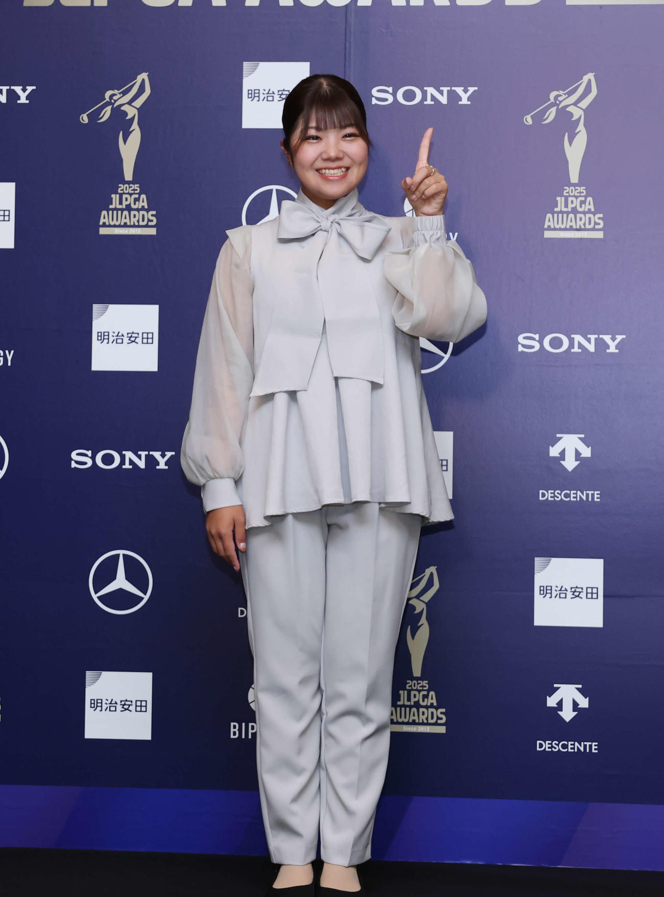 授賞式でドレスアップした大久保（撮影・増田悦実）