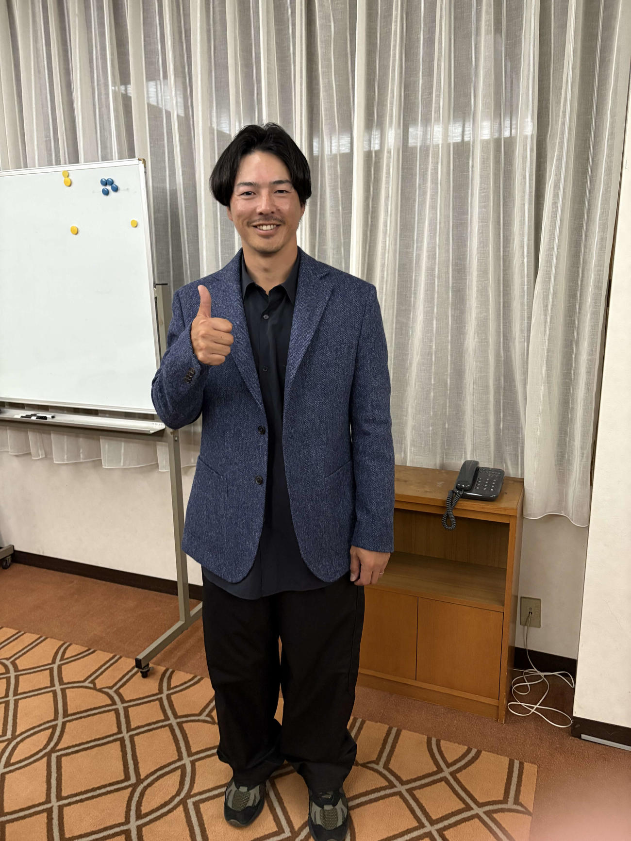 来季の米下部ツアー参戦へサムアップポーズを決める石川遼