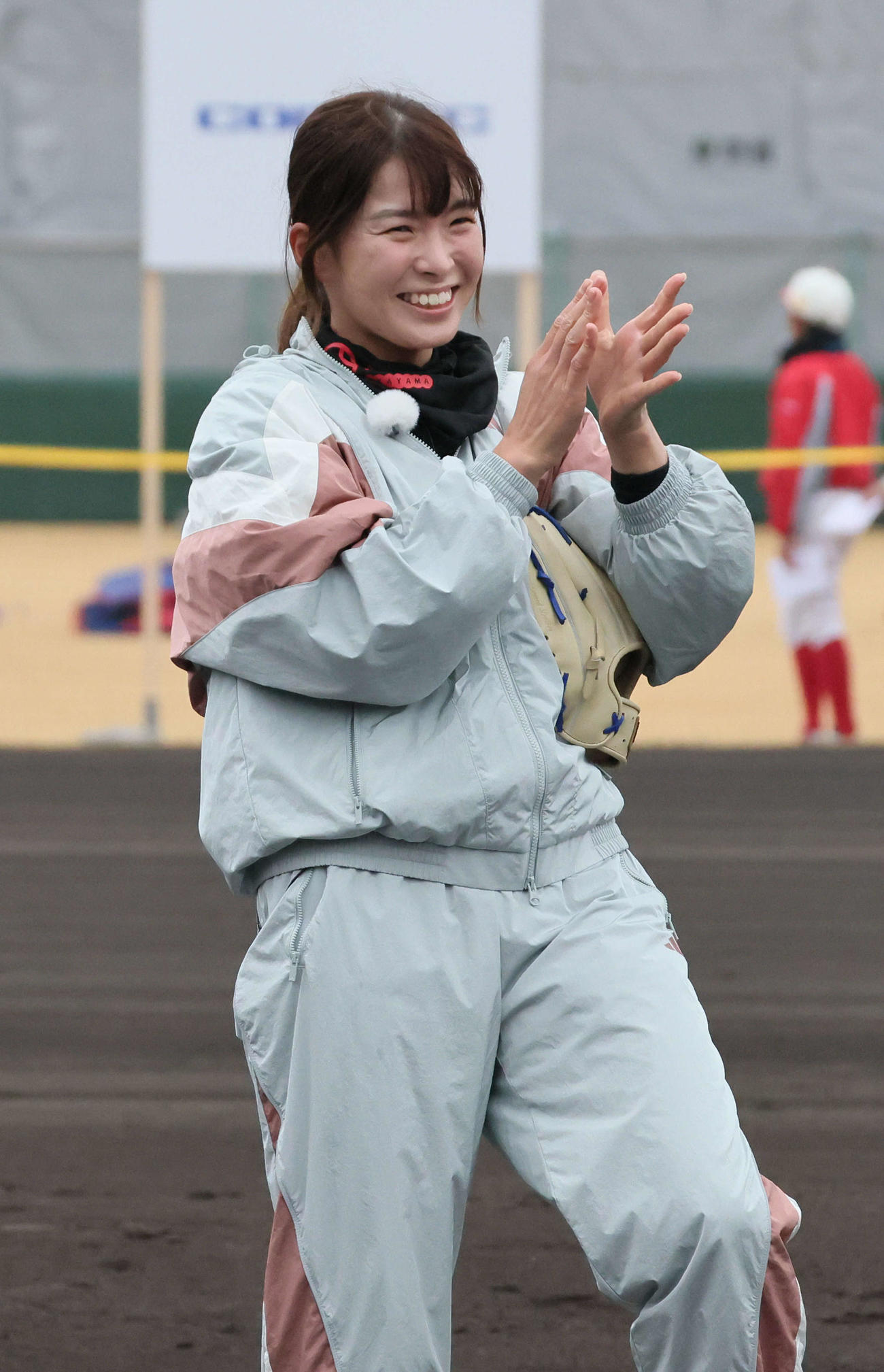 始球式で原田に本塁打を浴びた渋野（2025年12月撮影）
