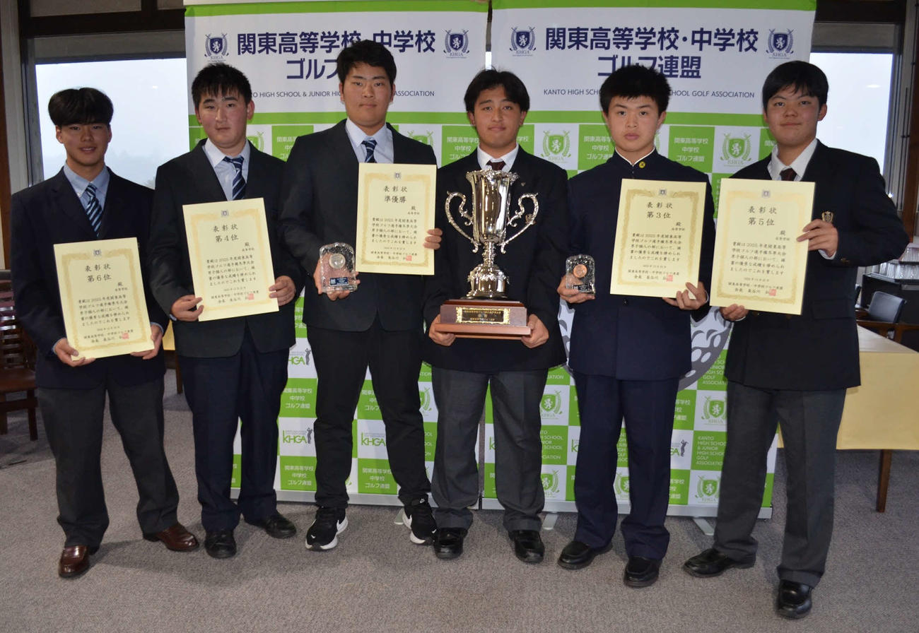 男子の上位選手たち。左から6位の藤村龍謙、4位の渡邊築樹、2位の西山修生、優勝の沖田雫、3位の翁浩宇、5位の神永直輝