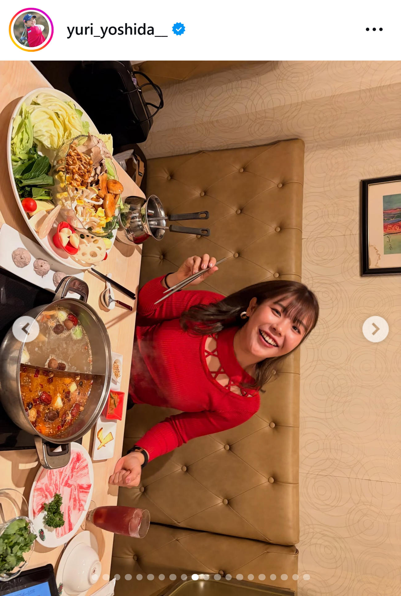 ボディーラインくっきり赤ニット姿の吉田優利（吉田優利のインスタグラムから）