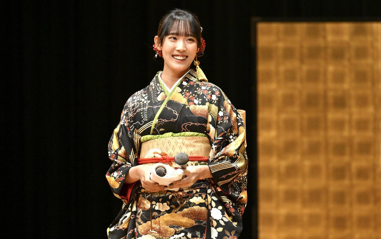 日野市二十歳のつどいでスピーチする馬場（撮影・滝沢徹郎）