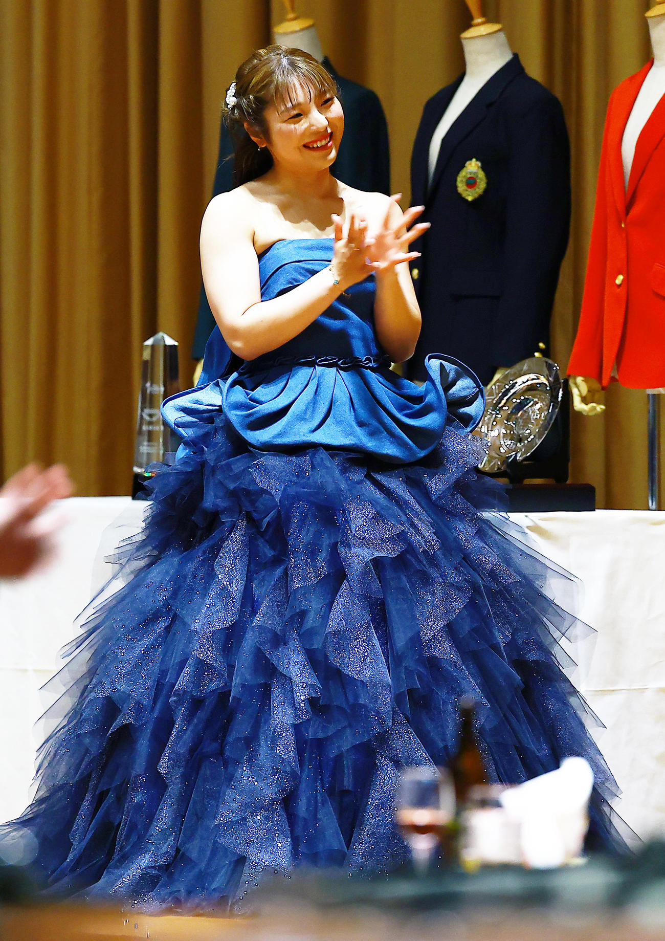 プロゴルフの年間女王祝勝パーティーに登場した佐久間朱莉（撮影・野上伸悟）