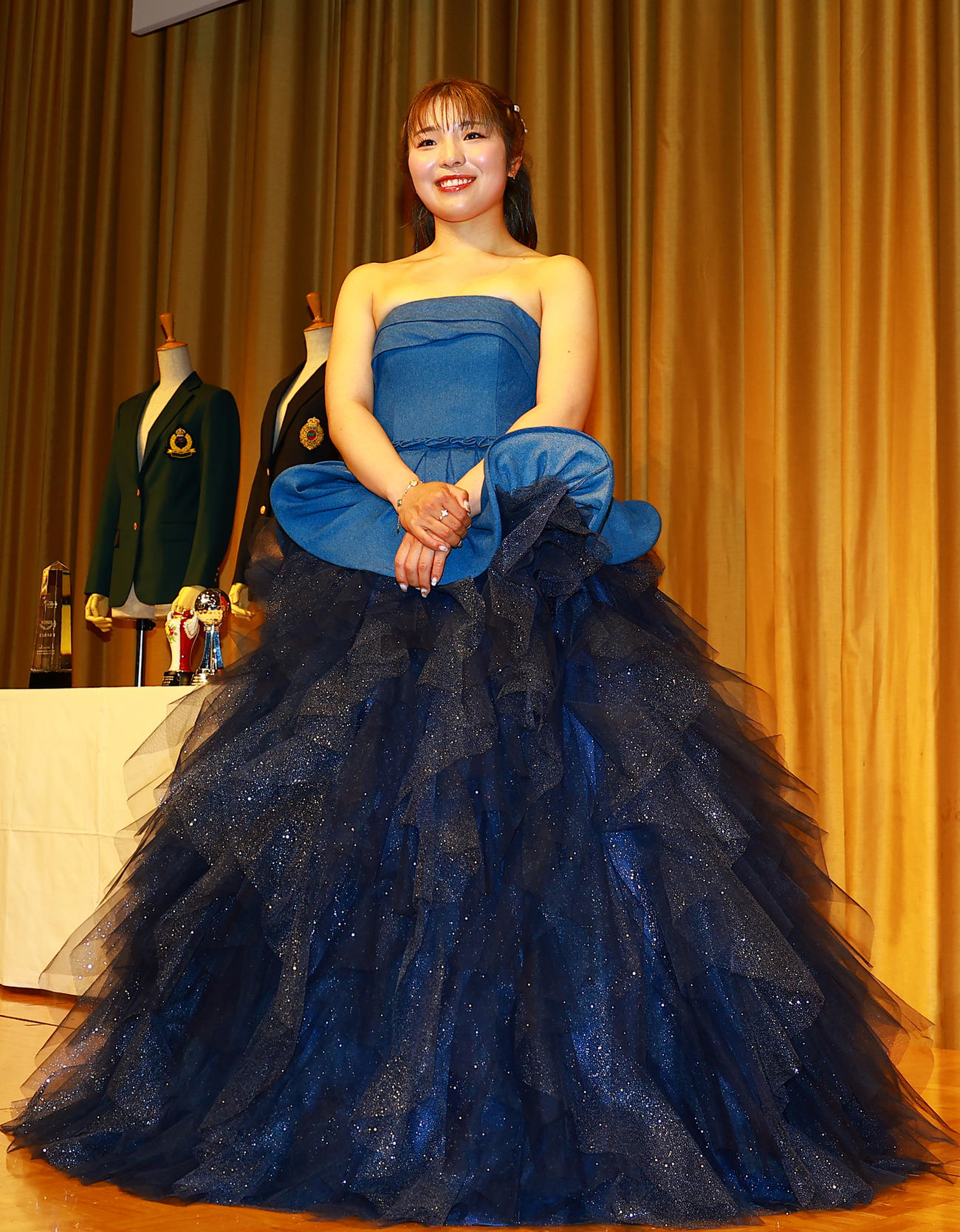 プロゴルフの年間女王祝勝パーティーに登場した佐久間朱莉（撮影・野上伸悟）