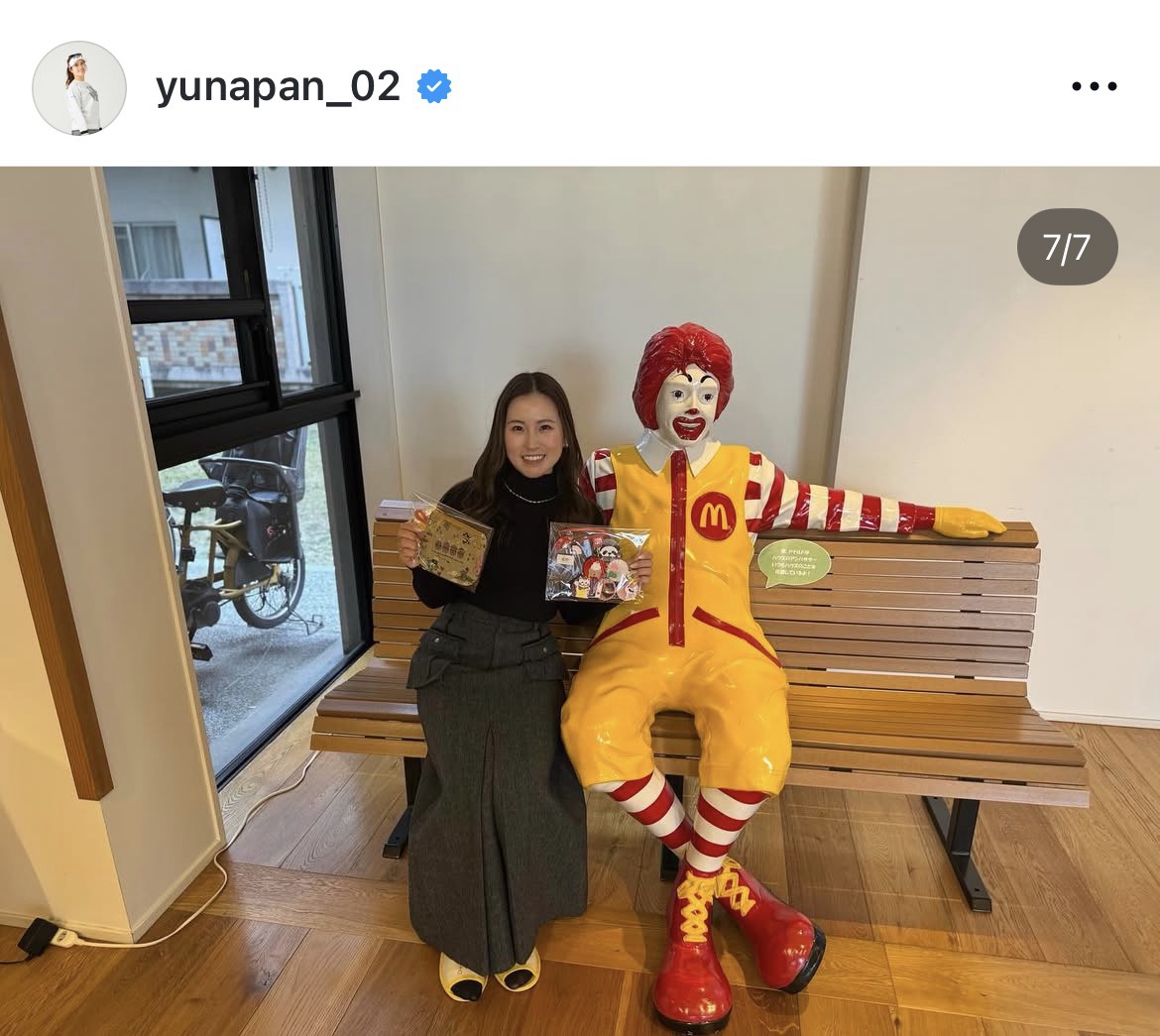 インスタグラムで初訪問した「ドナルド・マクドナルド・ハウス」にてドナルドと撮影した写真をアップした女子プロゴルファーの西村優菜（画像はスクリーンショット）