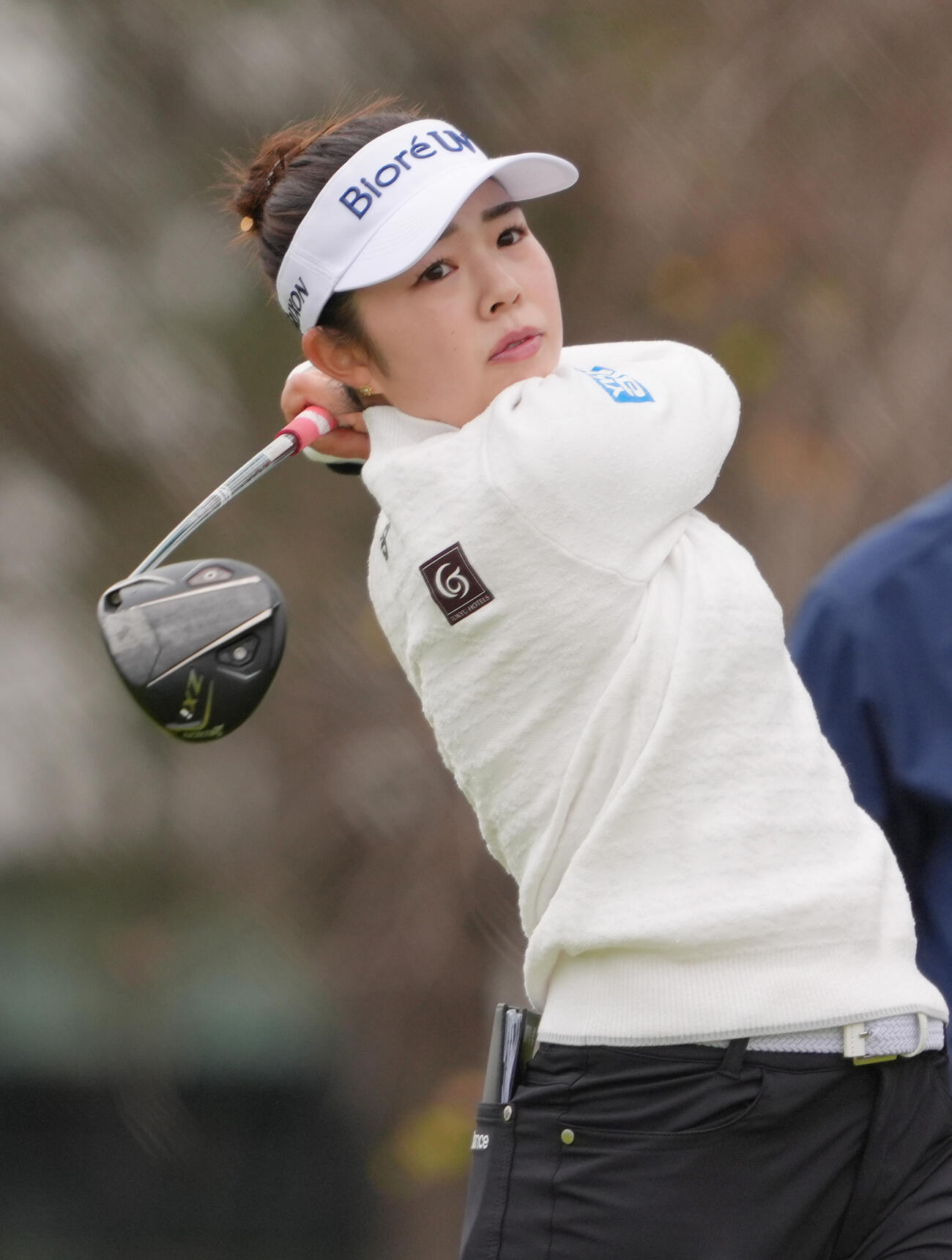 第3ラウンド、14番でティーショットを放つ山下美夢有（共同）
