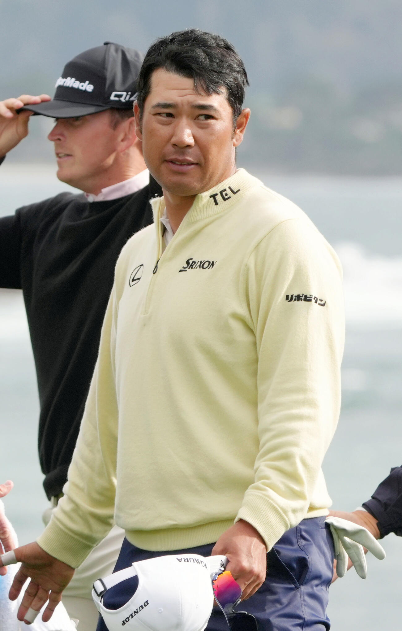 最終ラウンド、ホールアウトする松山英樹。通算18アンダーで8位＝ペブルビーチ・リンクス（共同）