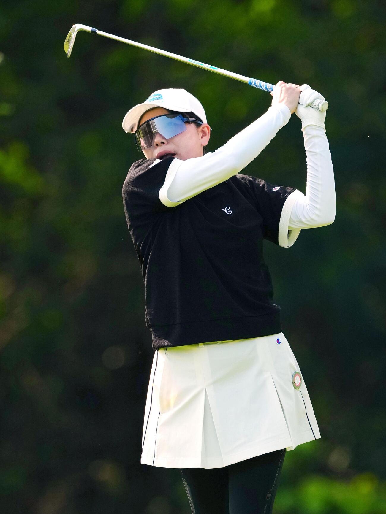 最終ラウンド、4番でティーショットを放つ勝みなみ。通算9アンダーで35位＝サイアムCC（共同）