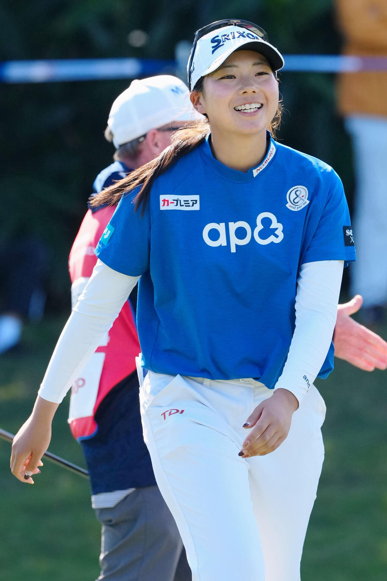第3日、笑顔でホールアウトする菅楓華。通算2アンダーで首位（共同）