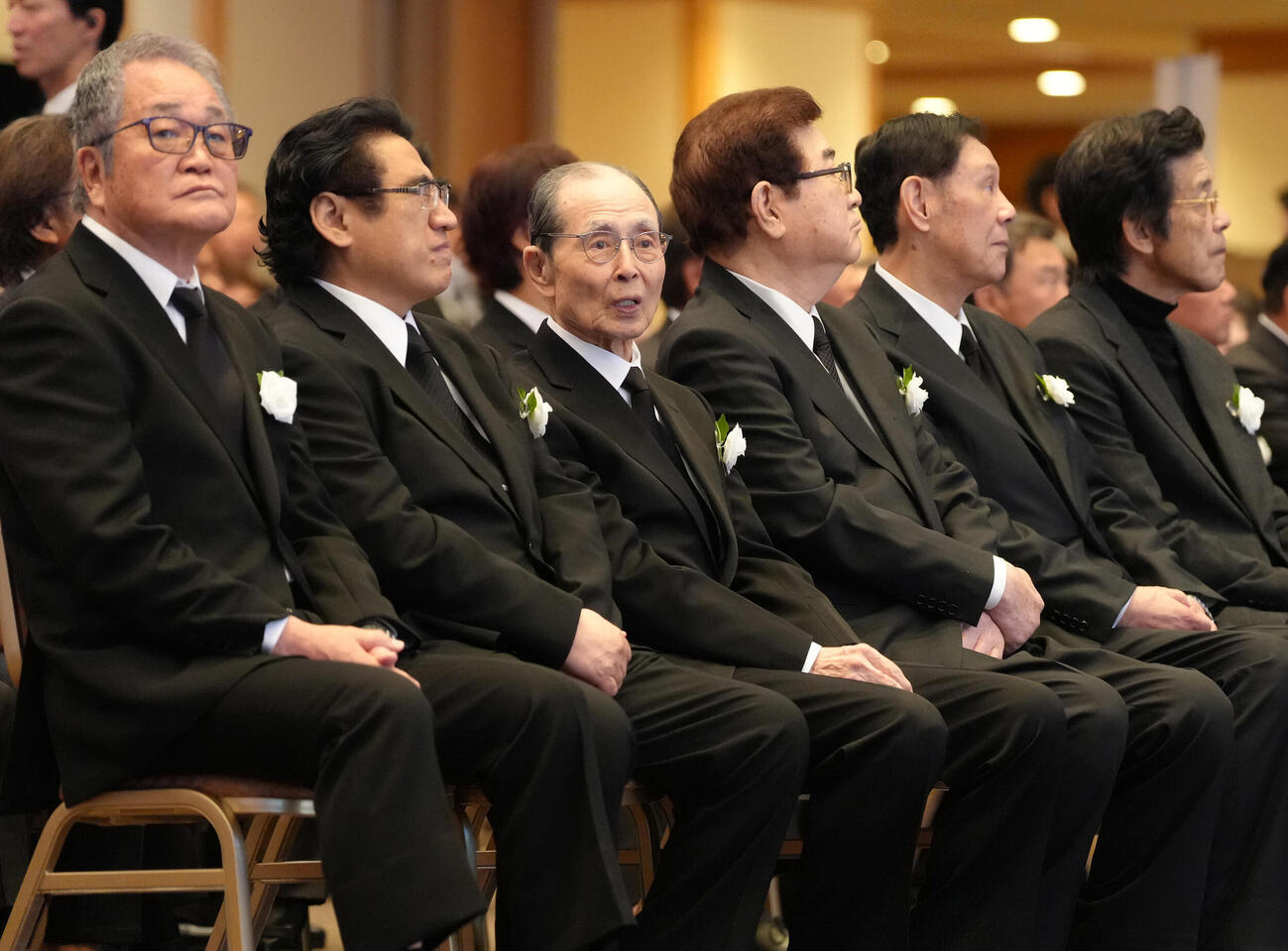 参列した王氏（中央）ら（撮影・足立雅史）