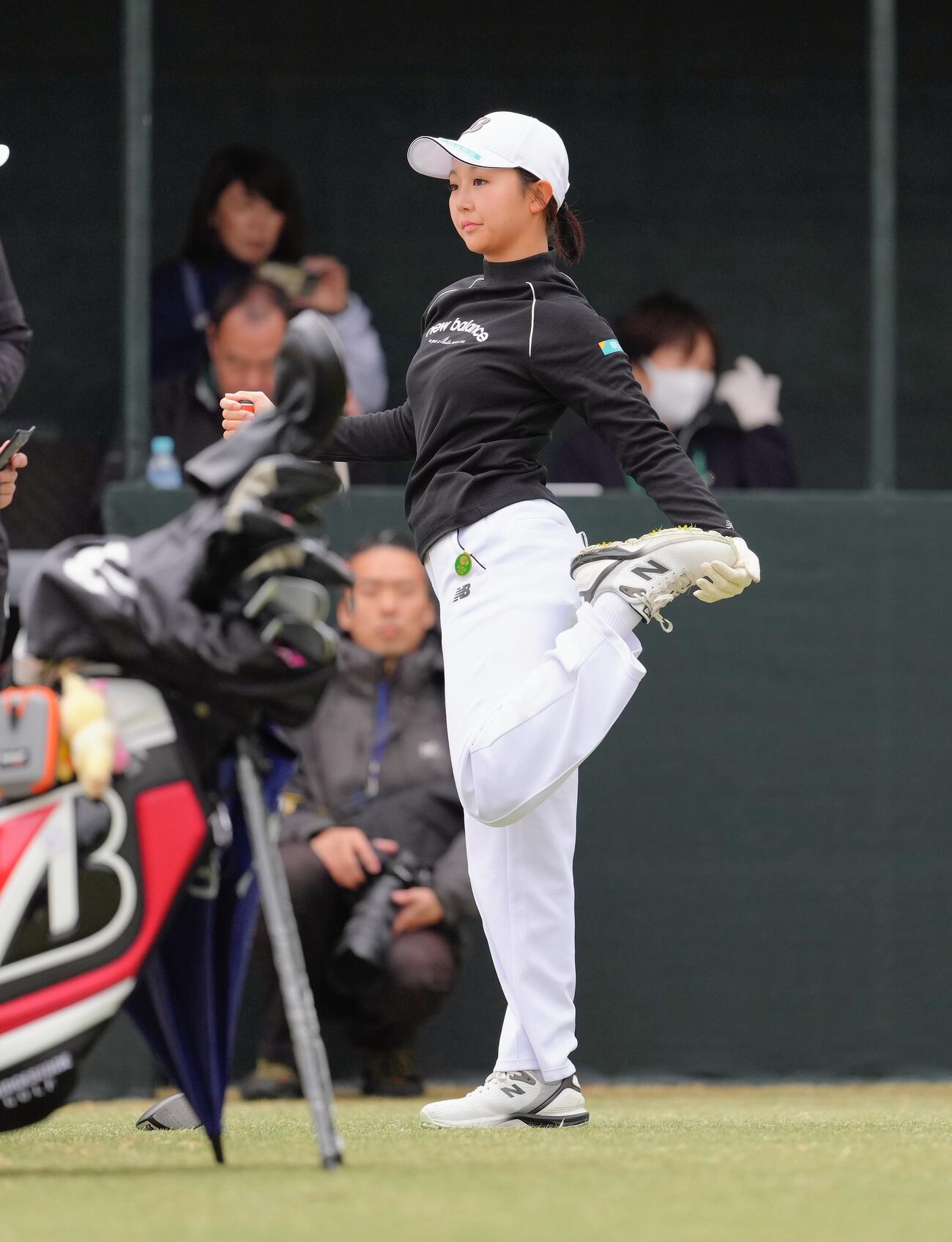 スタート前、体を動かす伊藤（撮影・足立雅史）