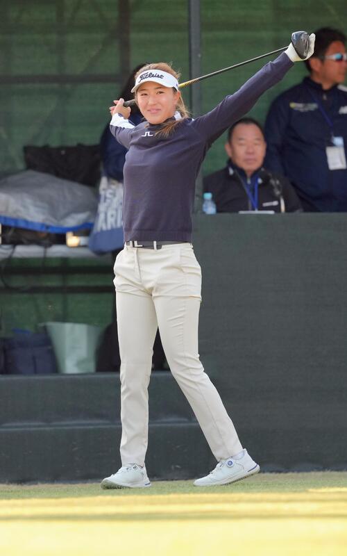 スタート前、体を動かす横山（撮影・足立雅史）