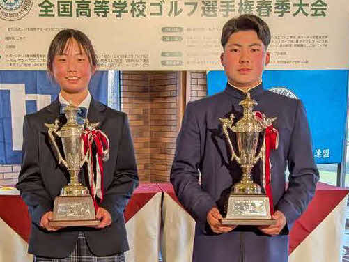 優勝した小川琥太郎（右）と佐々心美