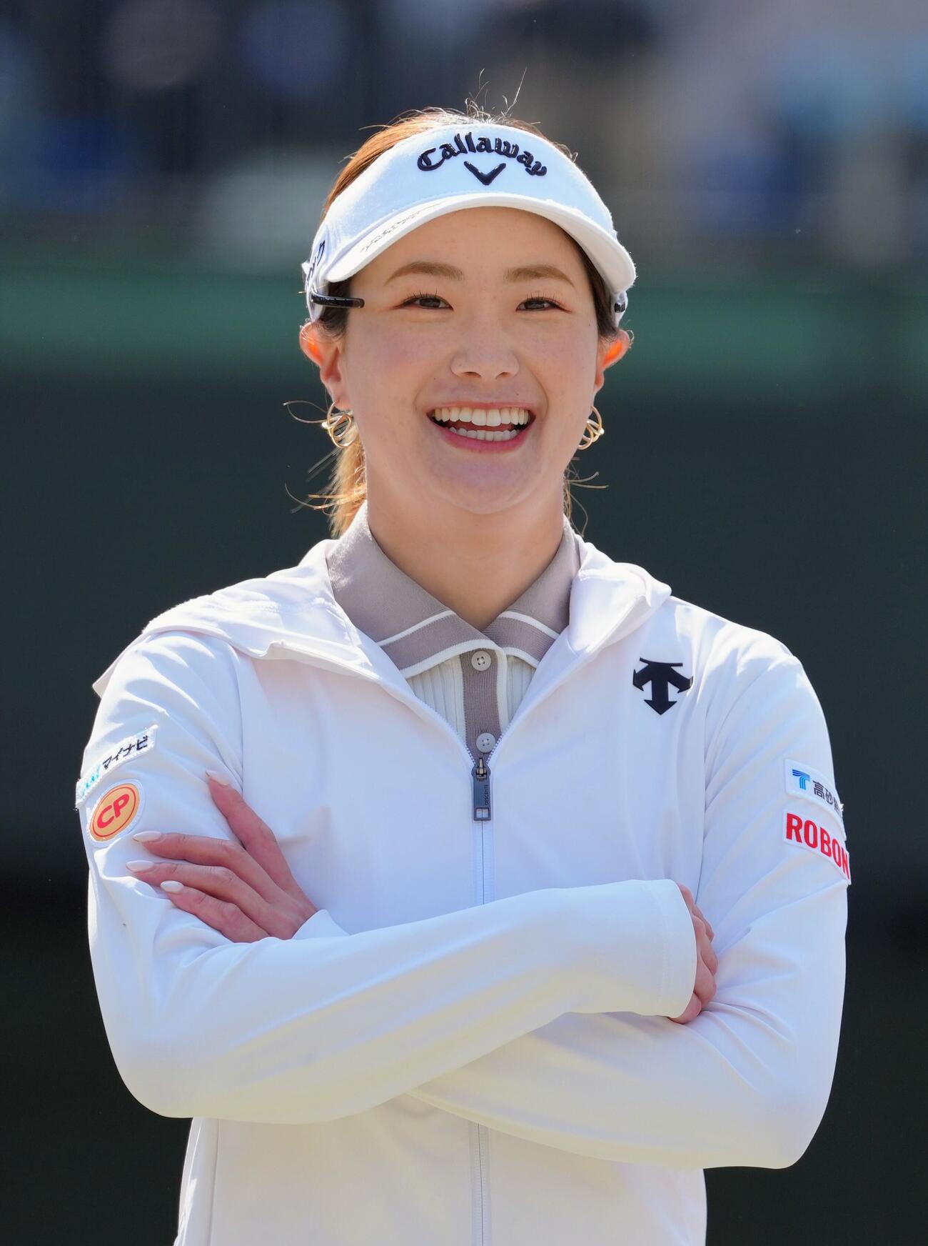 笑顔を見せる青木香奈子（撮影・足立雅史）