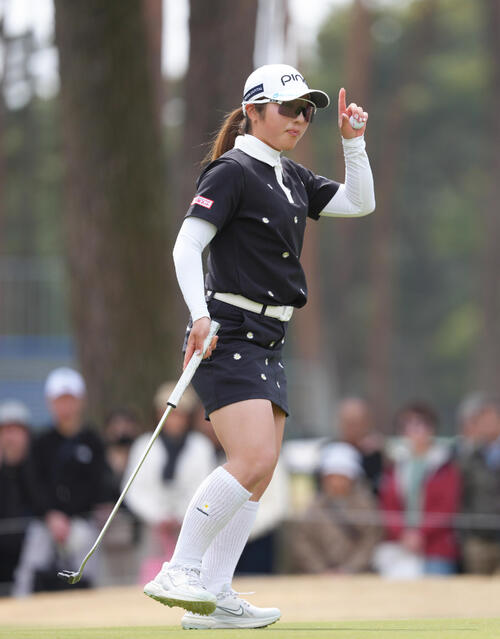 9番、パーパットを決めた佐久間（撮影・足立雅史）