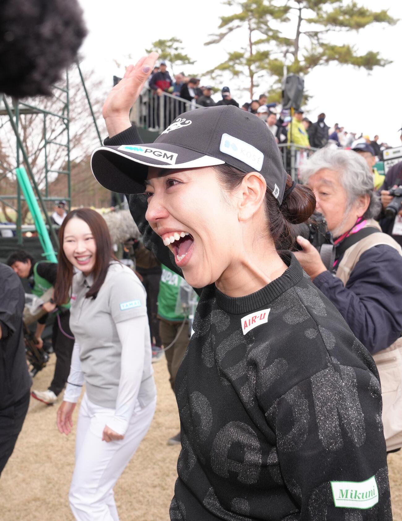 優勝し歓喜する笠（撮影・足立雅史）
