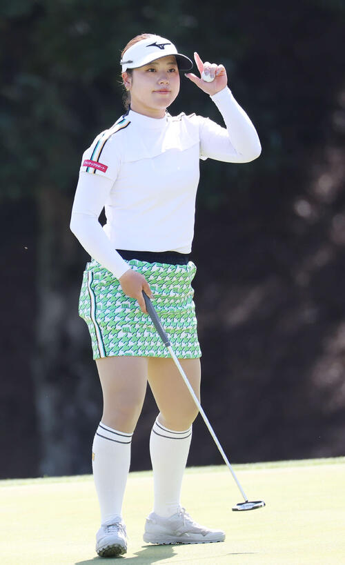 9番、バーディーパットを決めた仲村果乃（撮影・宮地輝）