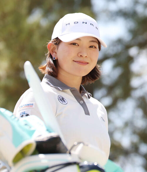 笑顔を見せる吉川桃（撮影・宮地輝）