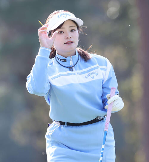 13番、ティーショットを放った政田夢乃（撮影・宮地輝）