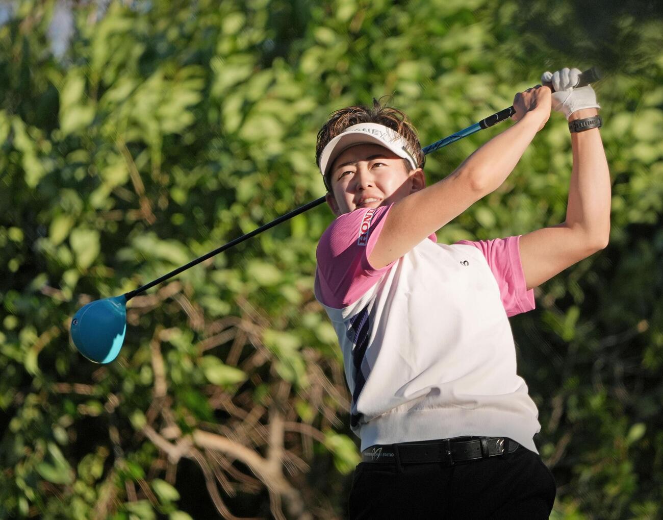 第2ラウンド、通算1アンダーで7位の岩井明愛（共同）