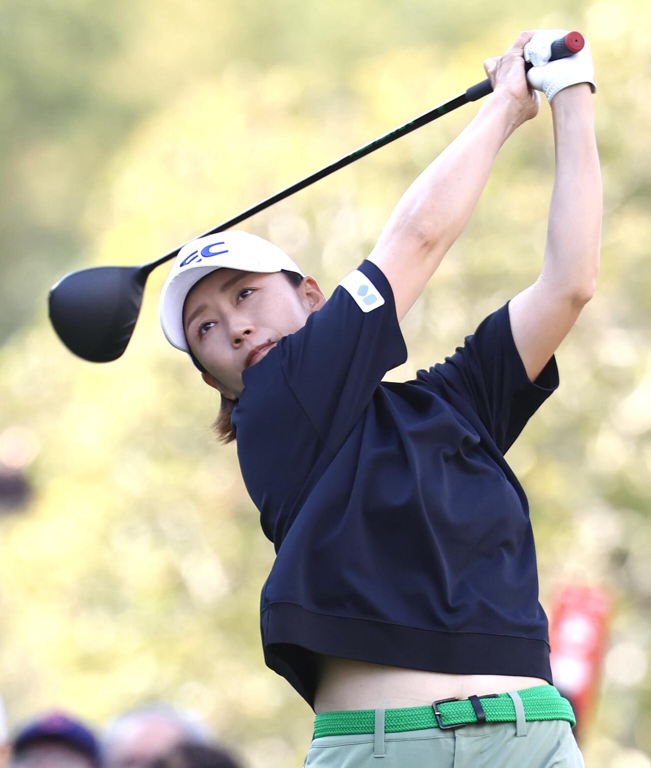 1番、ティーショットを放つ原江里菜（撮影・宮地輝）