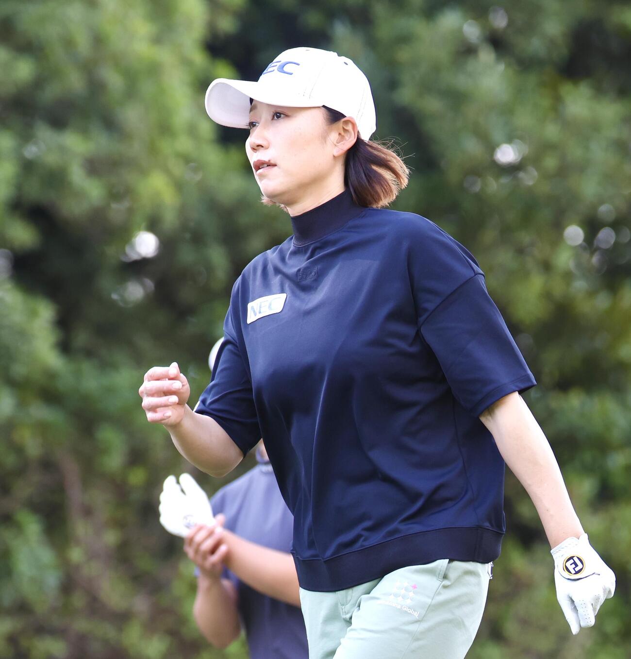 1番、セカンド地点に向かう原江里菜（撮影・宮地輝）