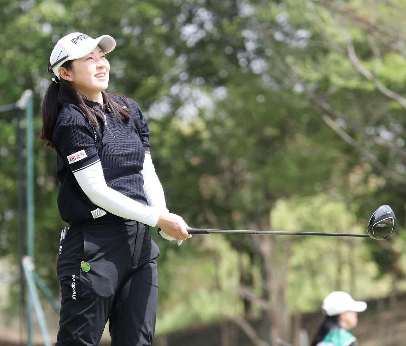 プロアマ戦でティーショットを放つ辻梨恵（撮影・宮地輝）