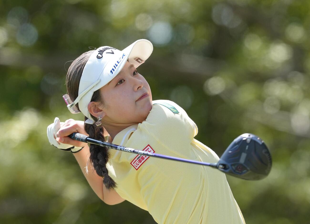 4番、ティーショットを放つ吉田鈴（撮影・足立雅史）