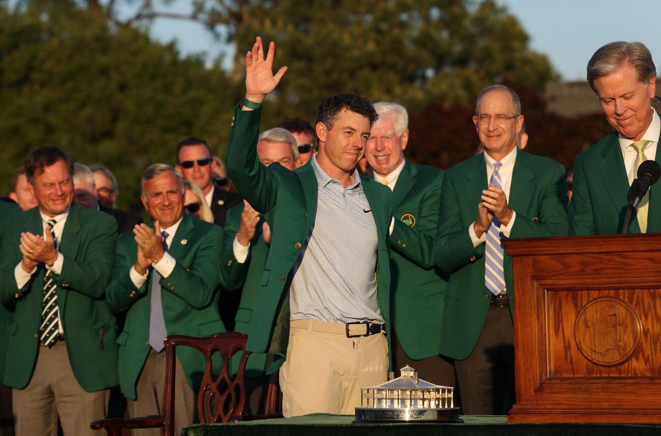 マスターズを連覇し、グリーンジャケットを着るロリー・マキロイ（ロイター）