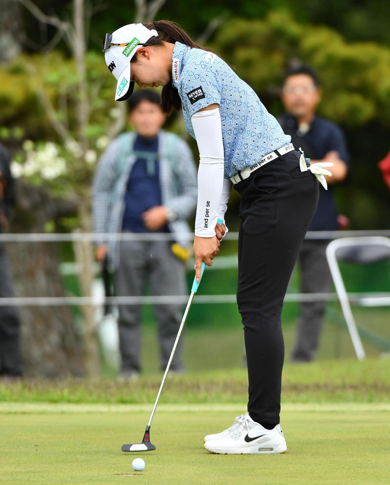 18番、バーディーパットを決める菅楓華（撮影・岩下翔太）