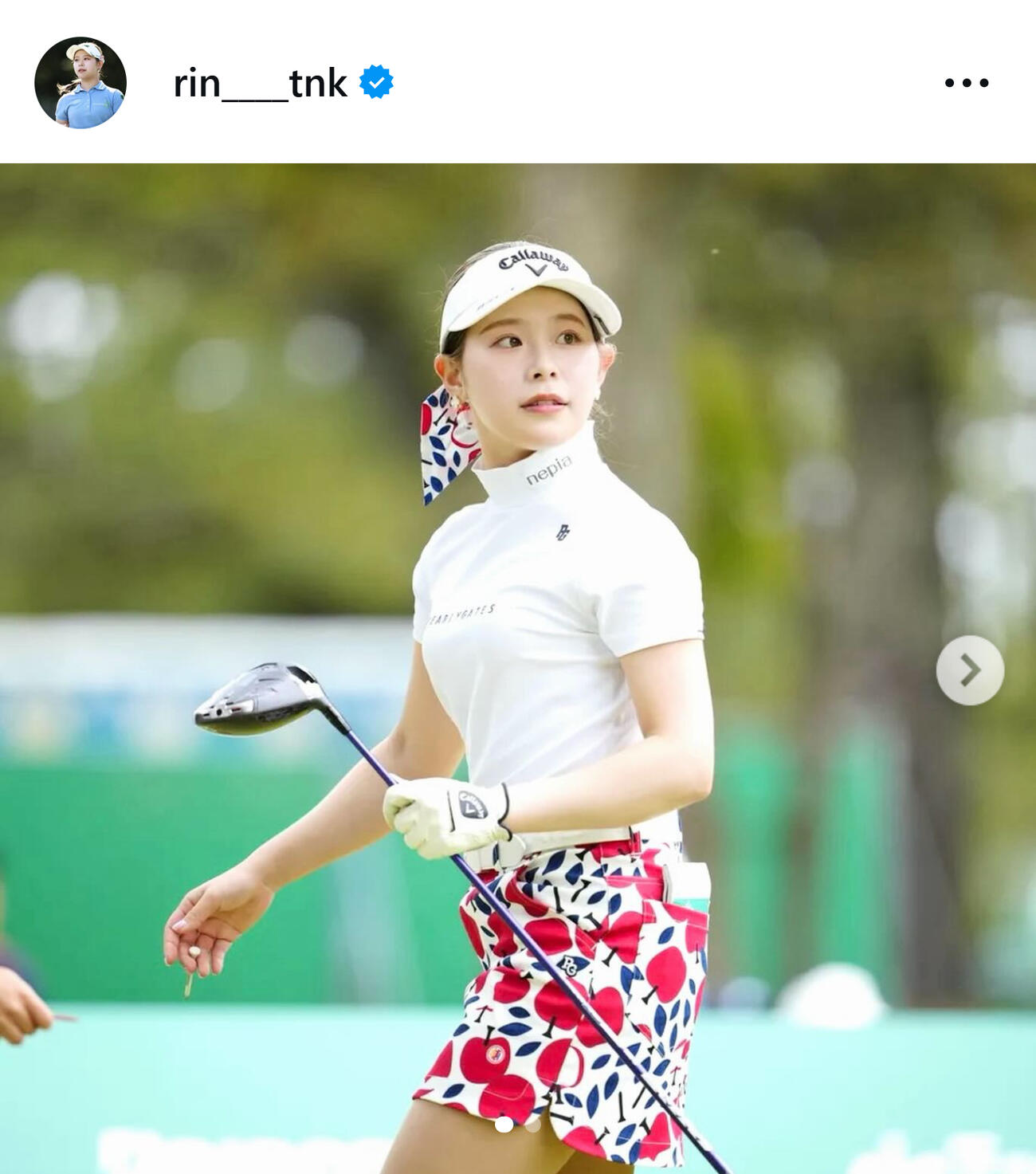 ミニスカ姿の吉田鈴（吉田鈴のインスタグラムから）