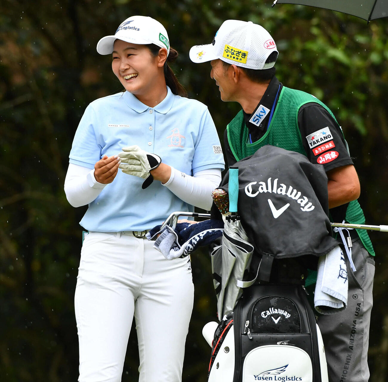 13番、誕生日にホールインワンを達成した神谷そらは笑顔を見せる（撮影・岩下翔太）