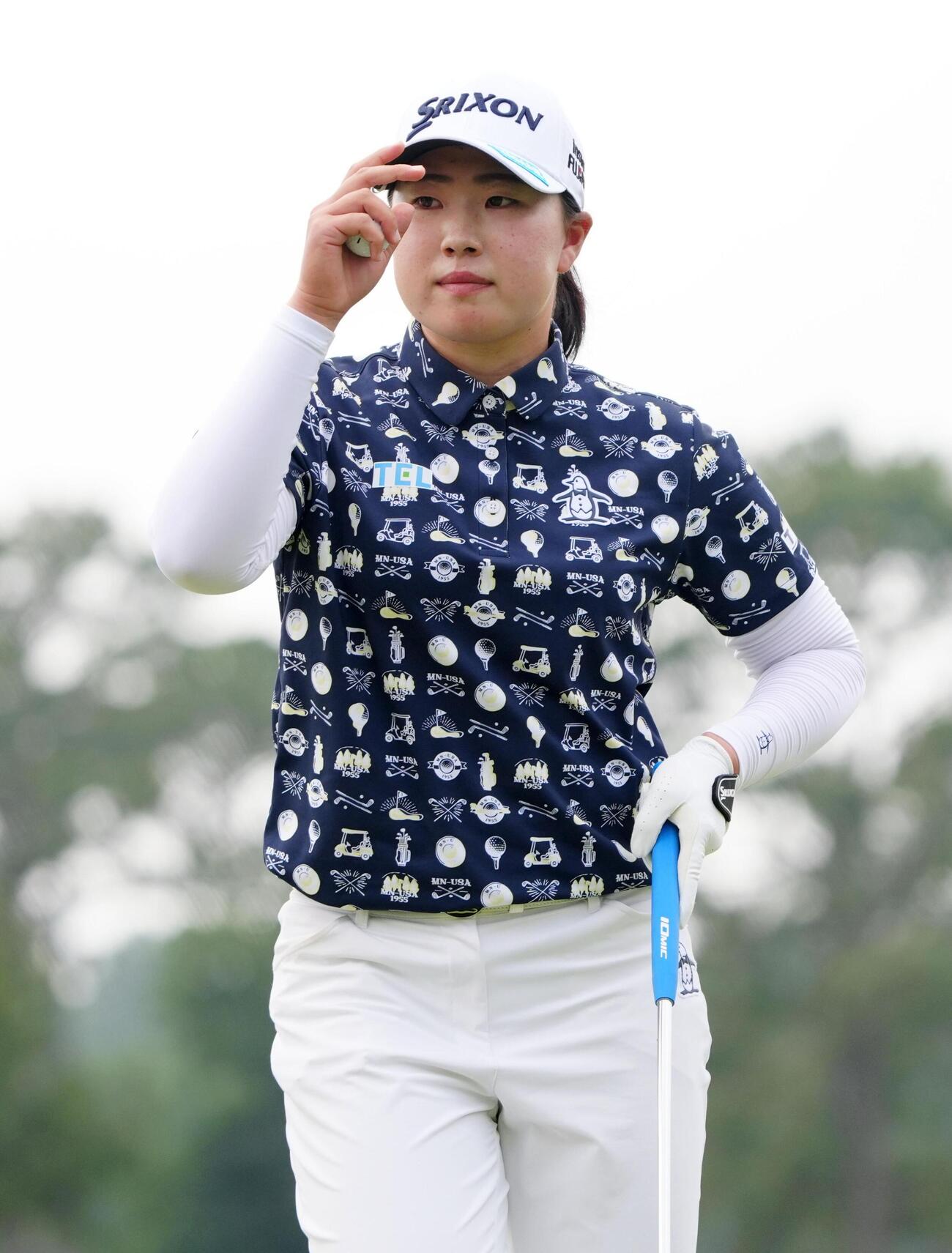 最終ラウンド、ホールアウトする竹田麗央。通算4アンダーで12位＝メモリアルパーク・コース（共同）